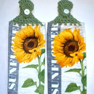 Hand Crafted Crochet Top Sunflower Hanging Kitchen Dish or Bathroom Hand Towels